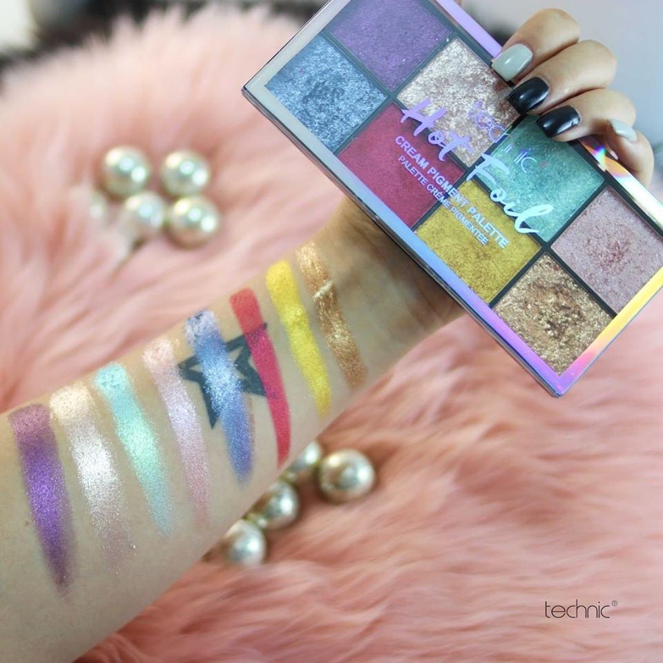 Technic Hot Foil Cream Pigmented Eyeshadow Palette